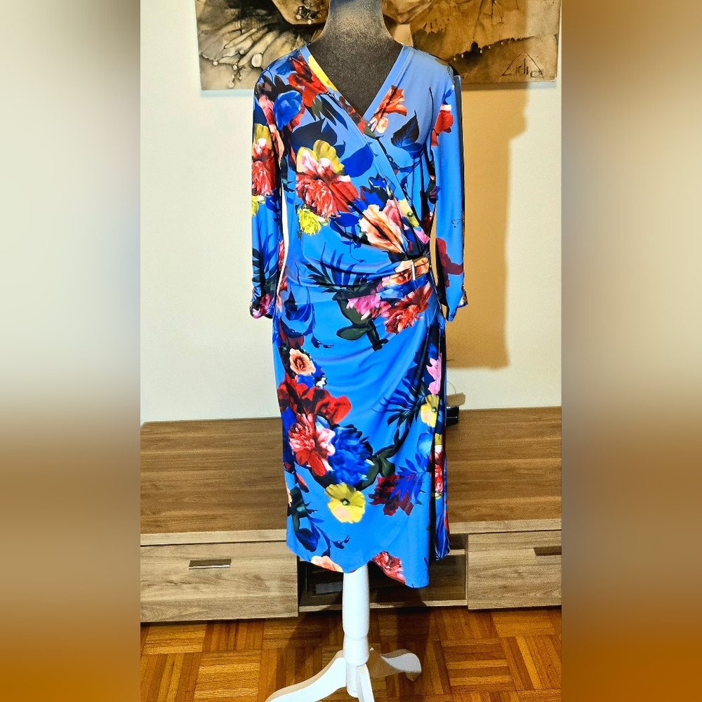 TAHARI Floral Dress size Medium